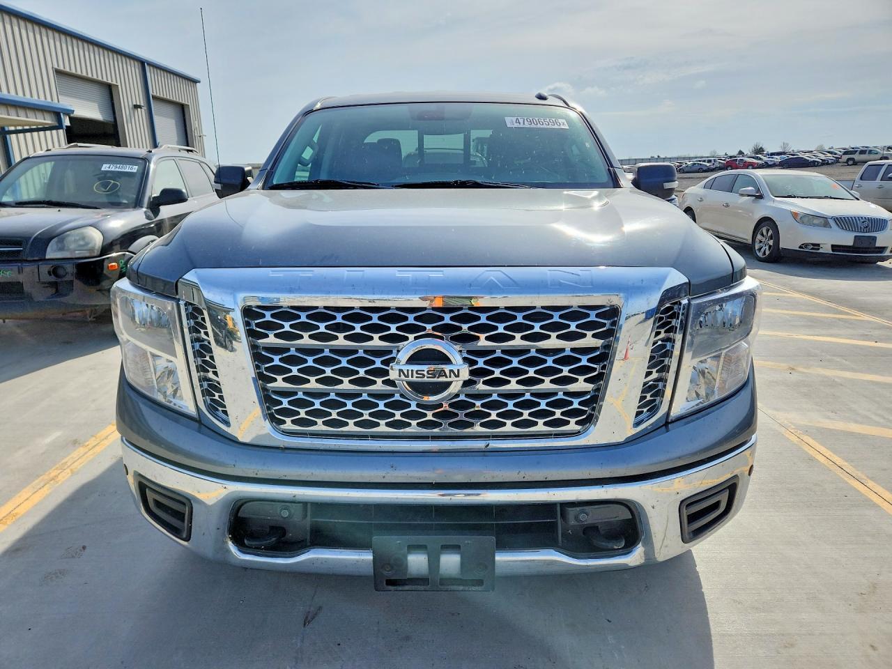2018 Nissan Titan SV