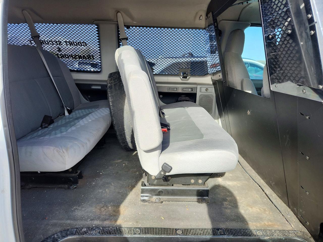 2011 Ford Econoline E350 Super Duty Wagon