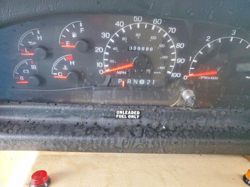 2002 Ford 2002 Winnebago IFF36M RV