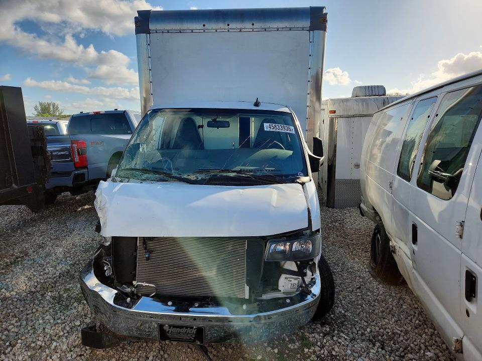 2025 GMC Savana BOX Truck