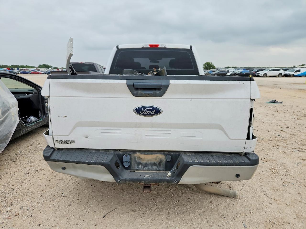 2018 Ford F150 XL 4WD 5.0L V-8 FFV Crew Cab