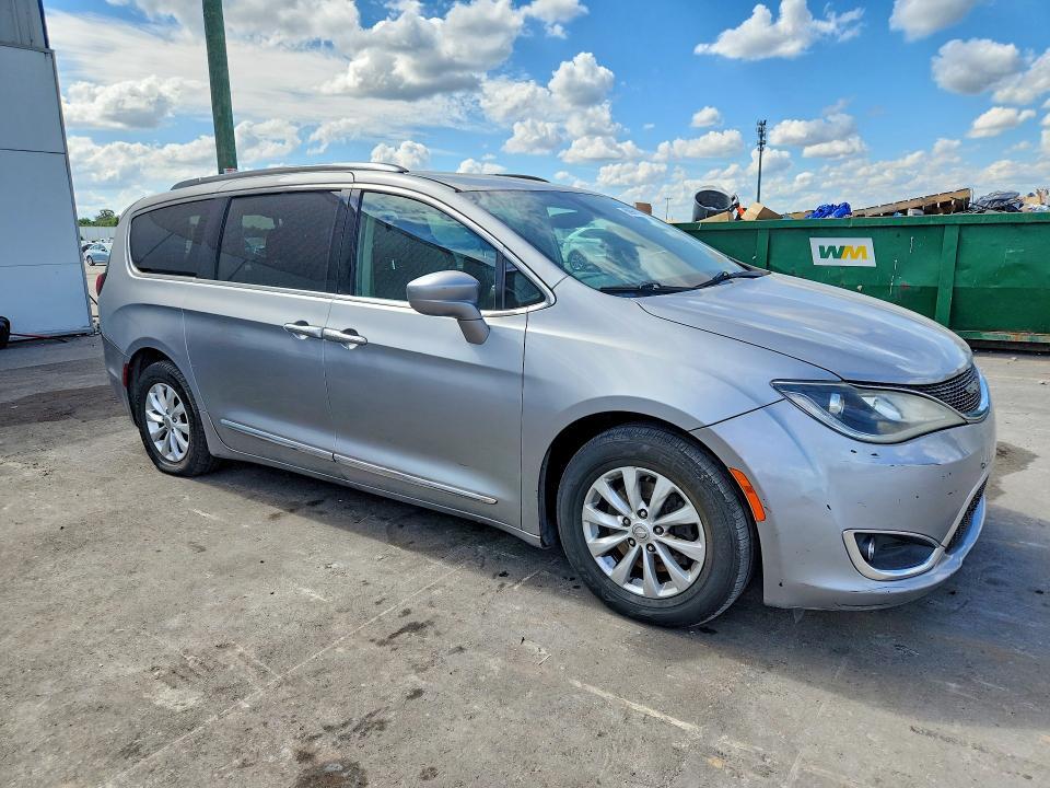 2018 Chrysler Pacifica Touring l