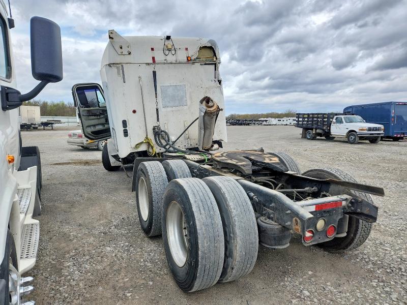 2005 Freightliner Columbia 120 Semi Truck