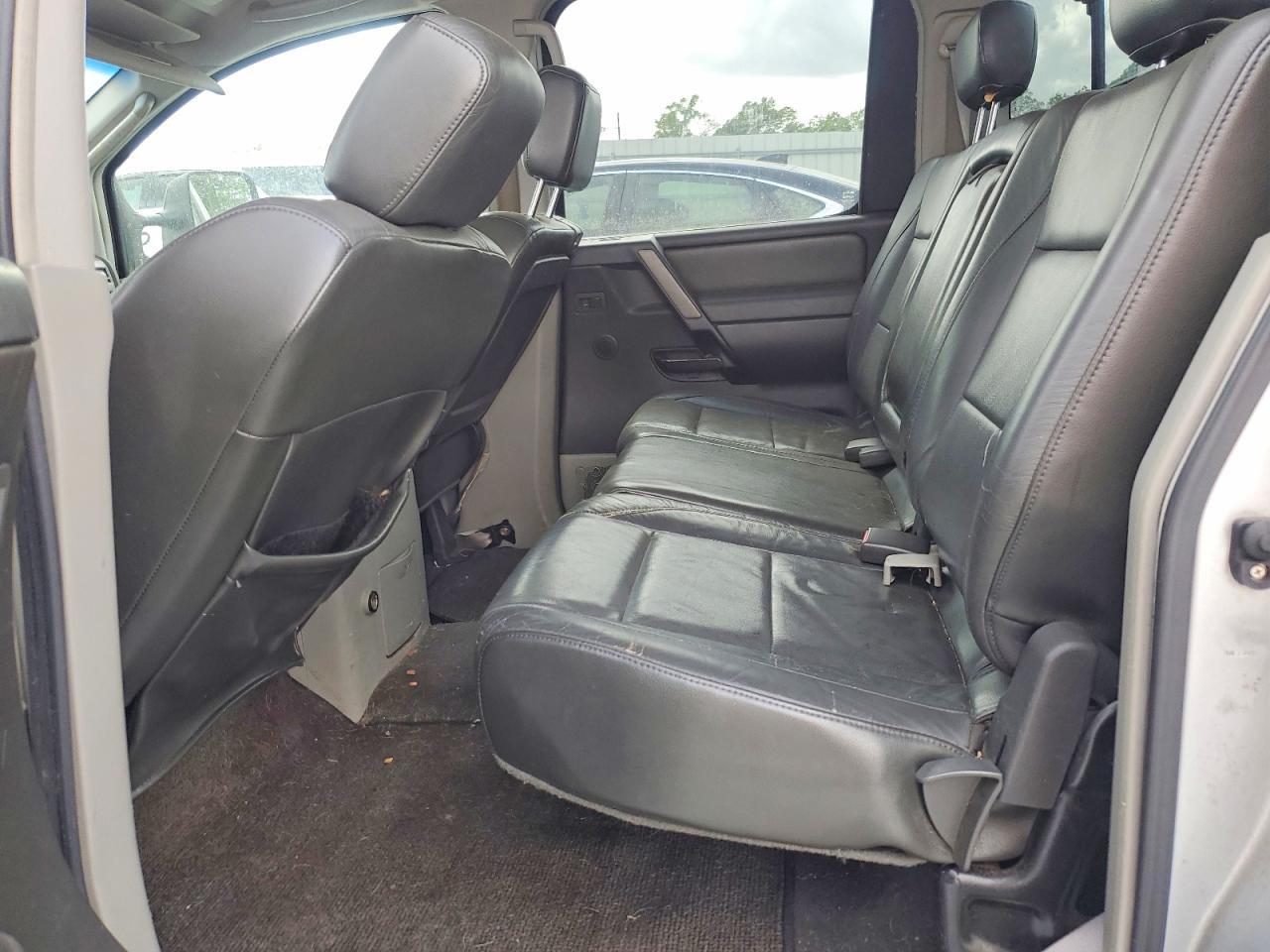 2004 Nissan Titan XE