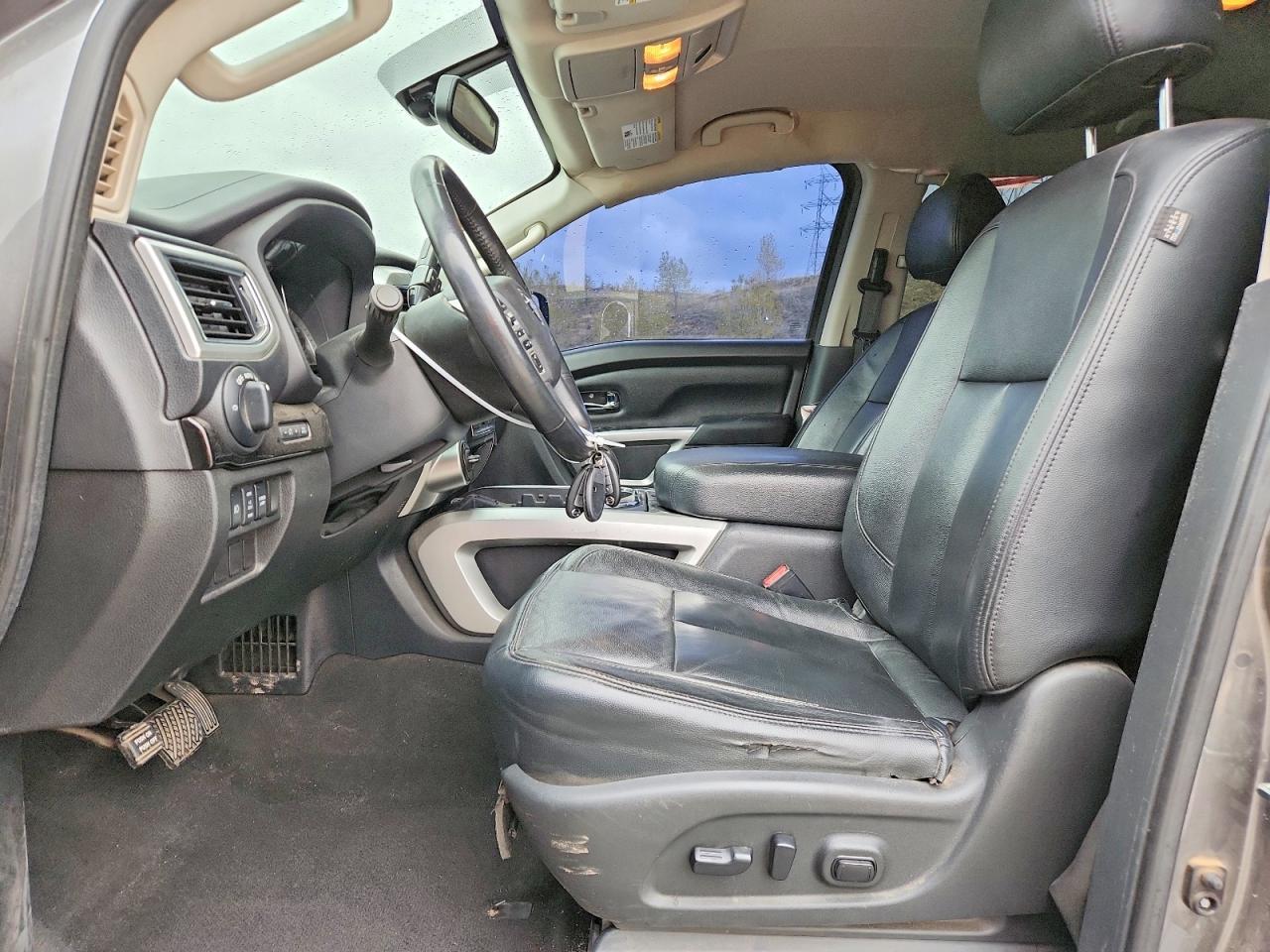 2017 Nissan Titan SV