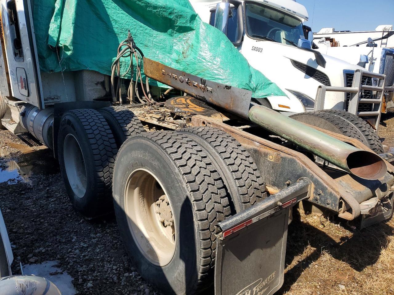 2022 Kenworth Construction W900