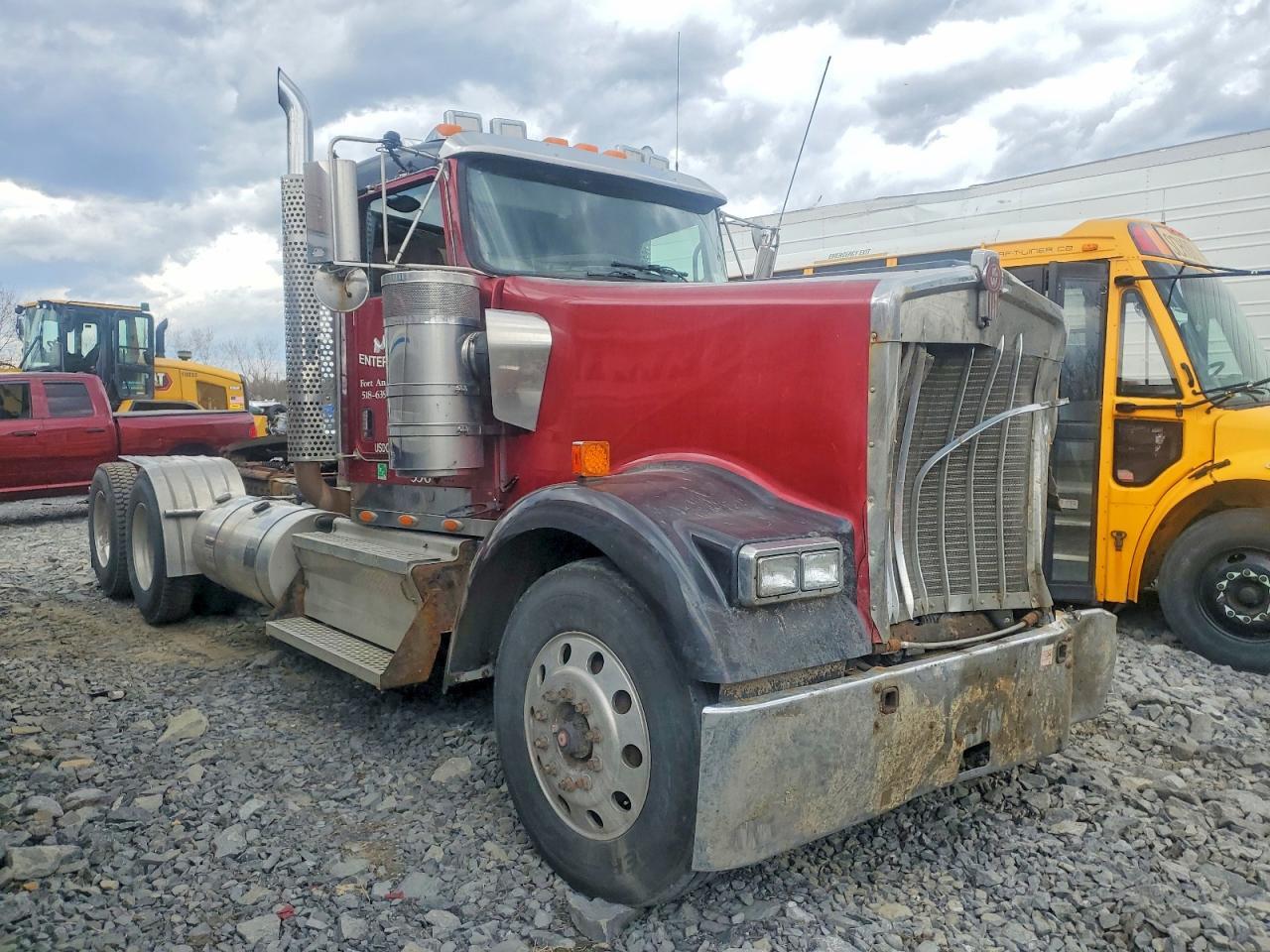 2010 Kenworth Construction W900