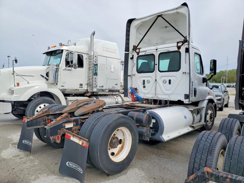 2018 Freigliner 2018 Freightliner Cascadia 113 Semi Truck