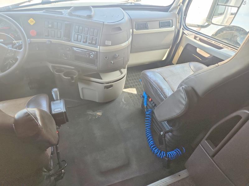 2018 Volvo VNL Semi Truck