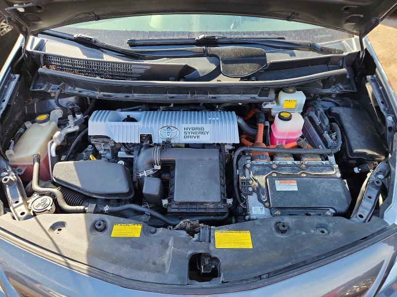2013 Toyota Prius v Three
