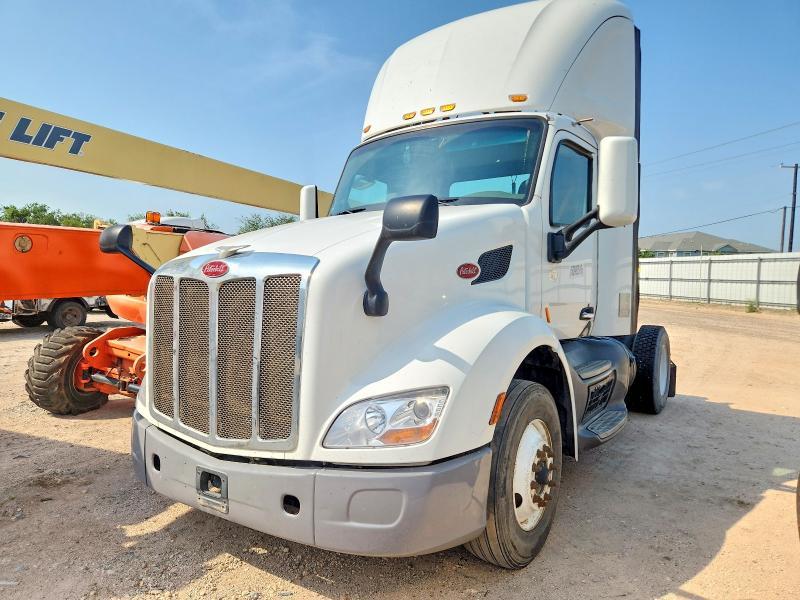 2017 Peterbilt 579 Semi Truck