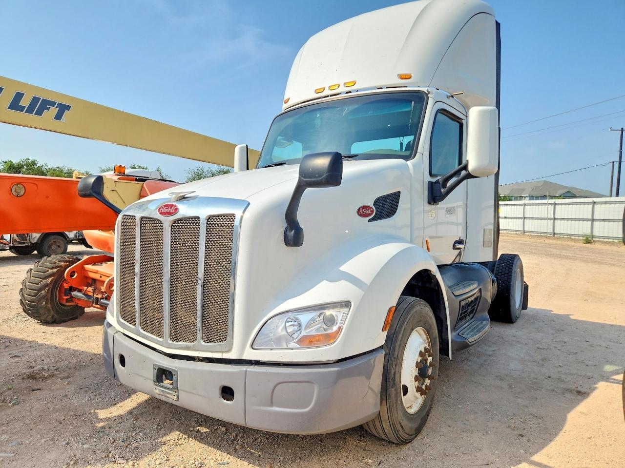2017 Peterbilt 579 Semi Truck