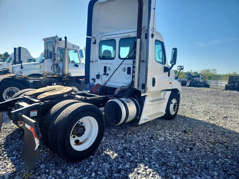 2014 Freightliner Cascadia Semi Truck