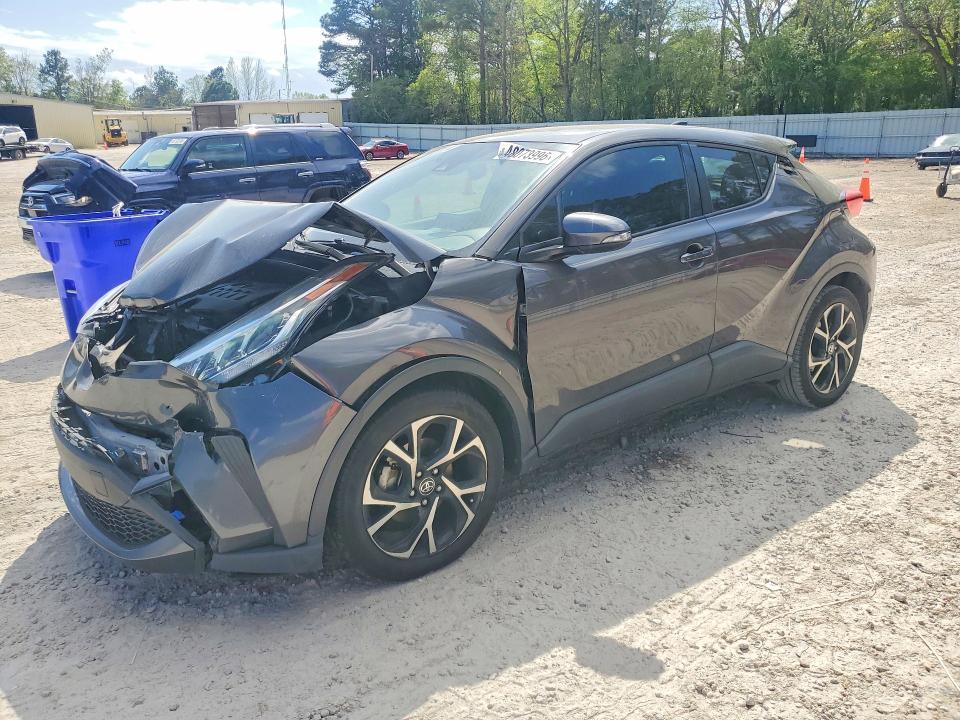 2022 Toyota C-hr xle
