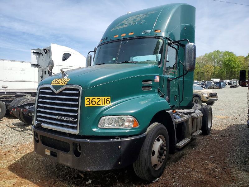 2017 Mack CXU613 Semi Truck