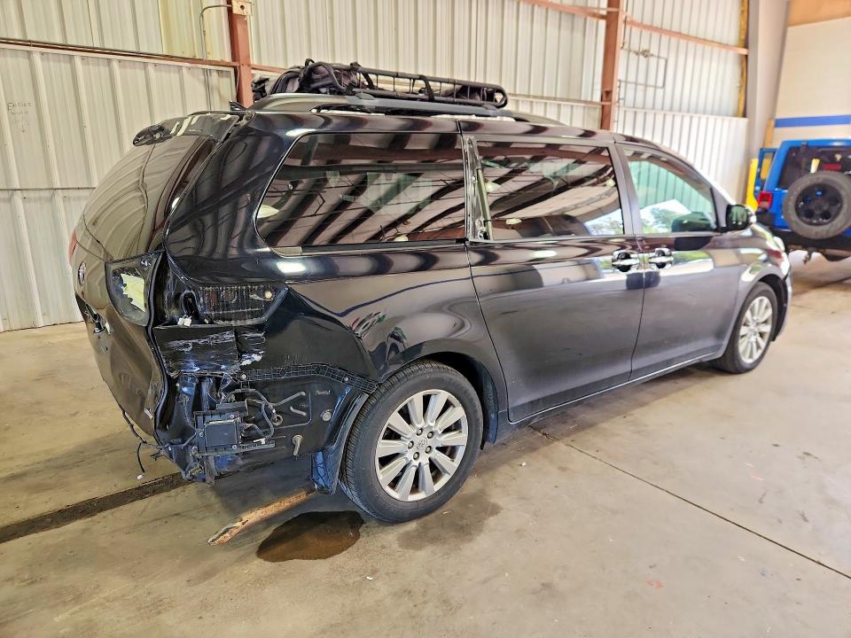 2017 Toyota Sienna Limited Premium 7-passenger