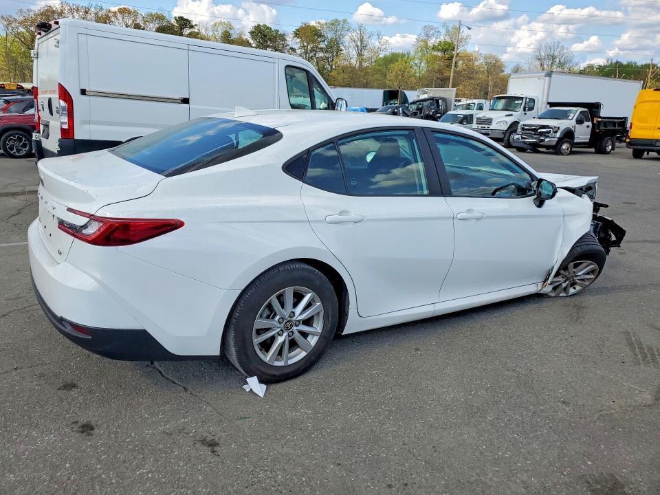 2025 Toyota Camry le