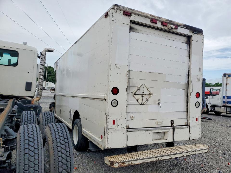 2000 Freigliner 2000 Freightliner MT45G Delivery Truck