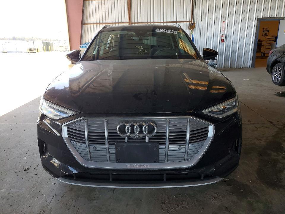2022 Audi E-tron Premium Plus