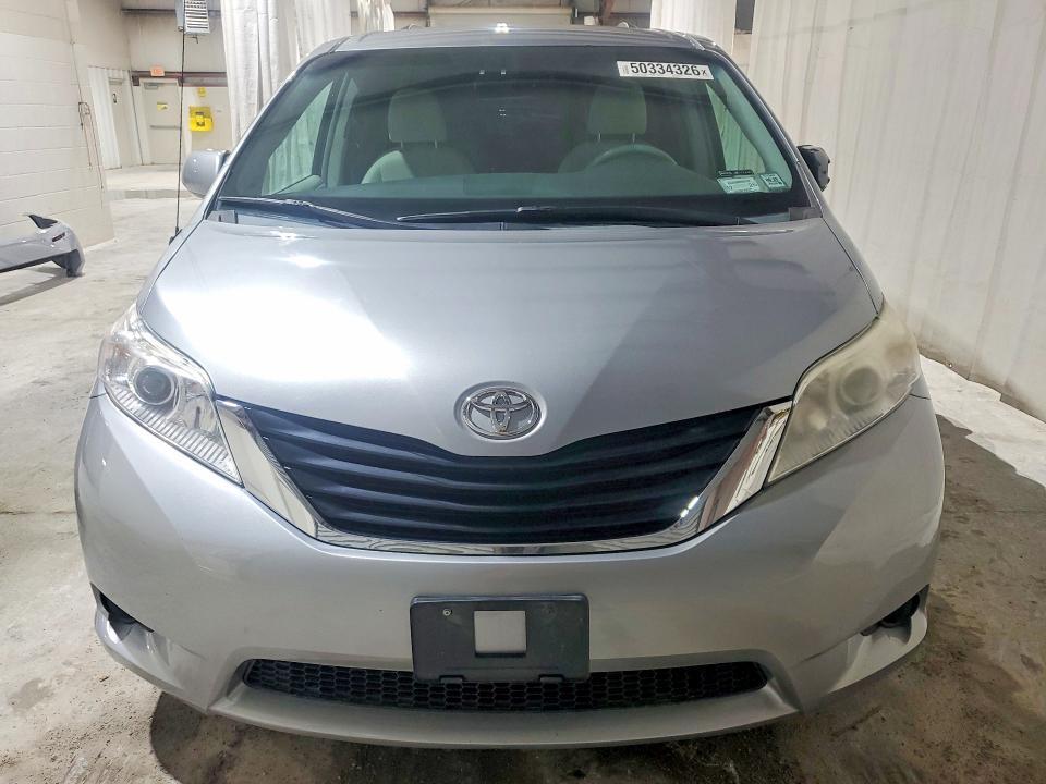 2014 Toyota Sienna le