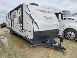 Salvage trucks for sale at Grand Prairie, TX auction: 2017 Tracker 2017 Forest River Tracer Camper