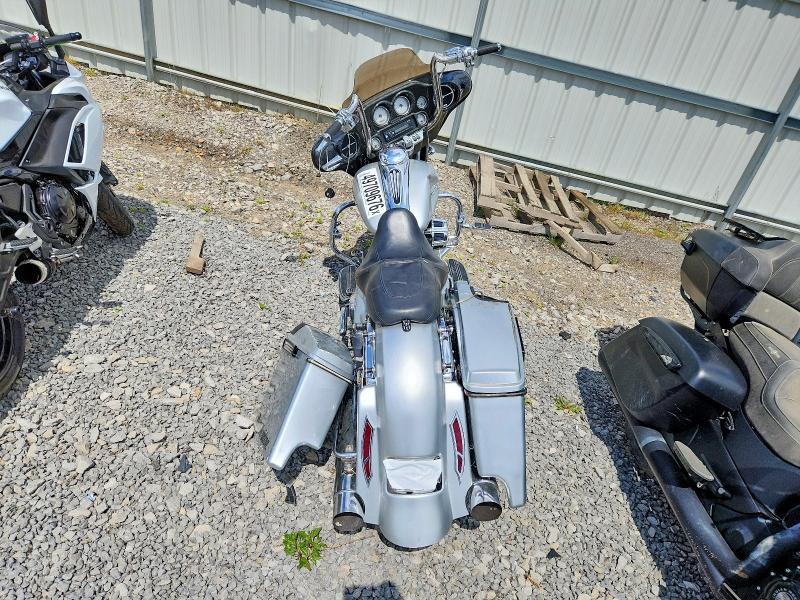 2010 Harley-Davidson Flhx