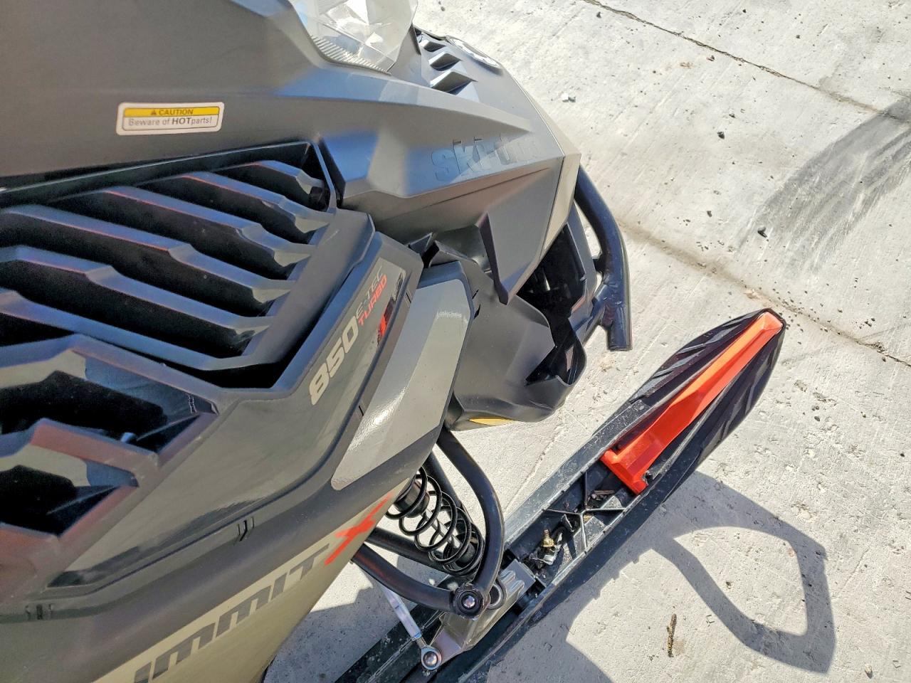 2022 Polr Snowmobile
