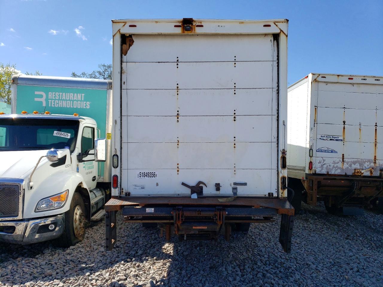 2013 Freightliner Business Class M2 BOX Truck