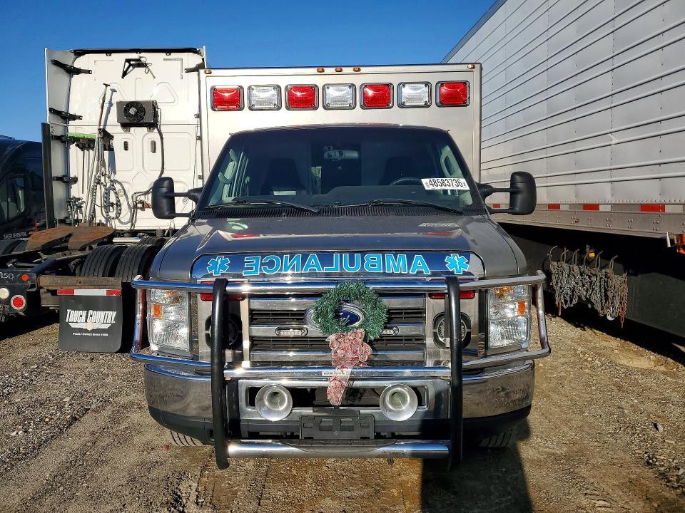 2015 Ford Econoline E450 Super Duty Cutaway Van