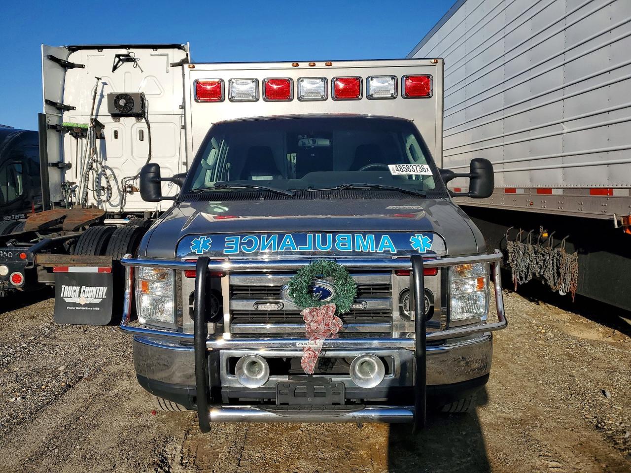 2015 Ford Econoline E450 Super Duty Cutaway Van