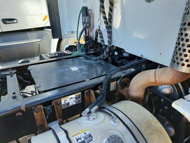 2014 Kenworth T680 Semi Truck