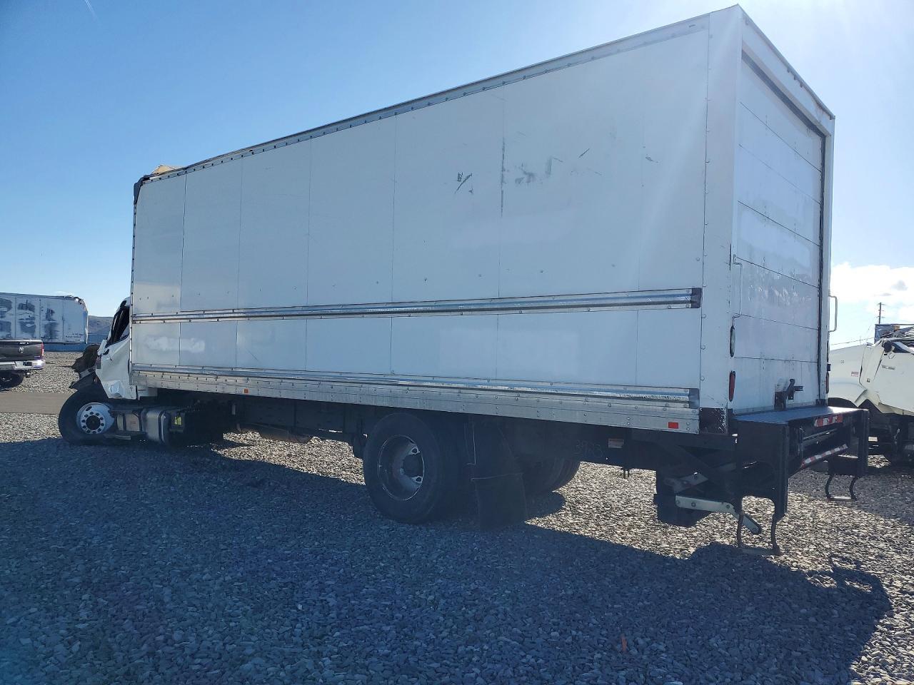 2017 Freightliner Business Class M2 BOX Truck