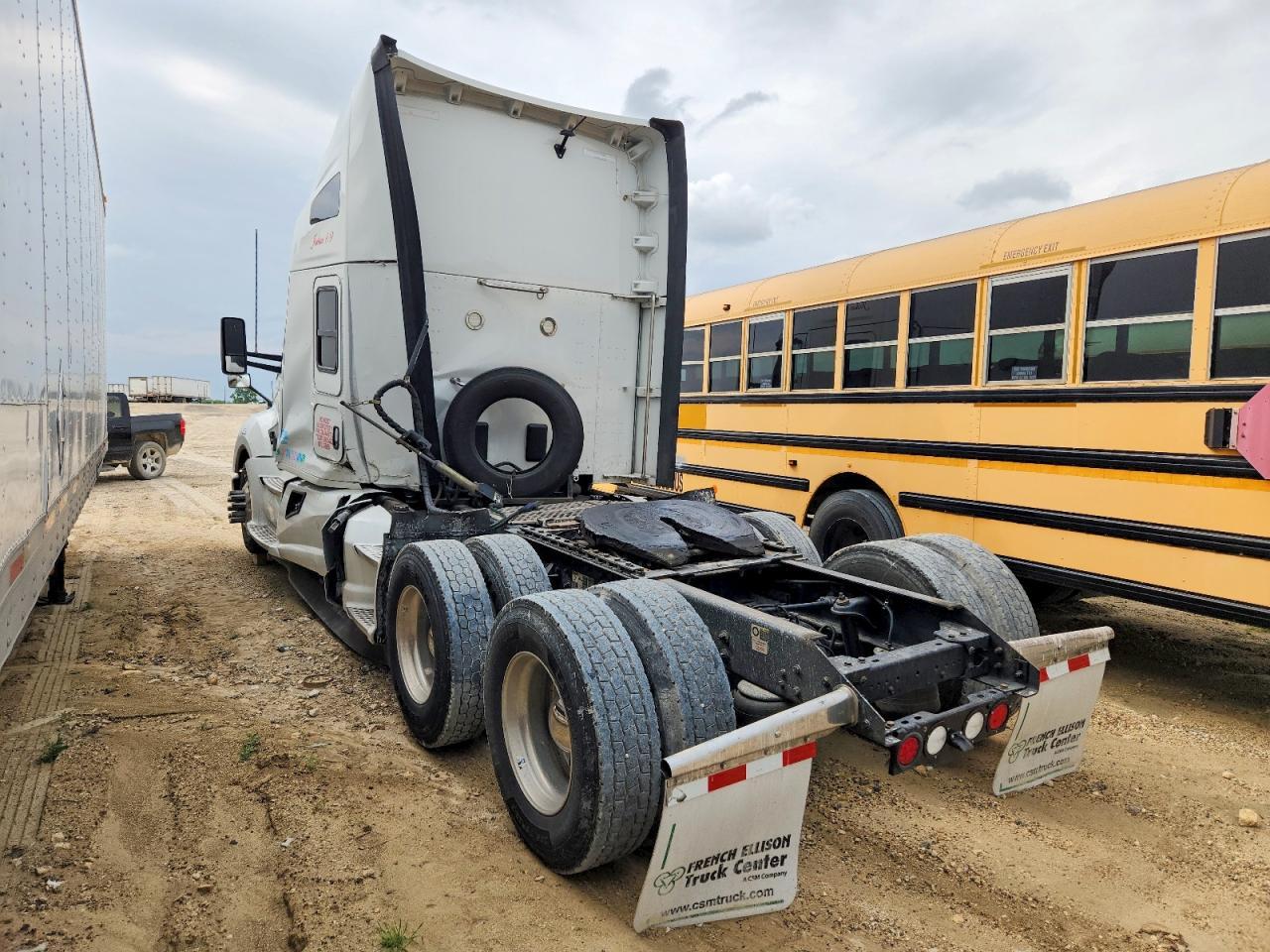 2021 Kenworth T680 Semi Truck