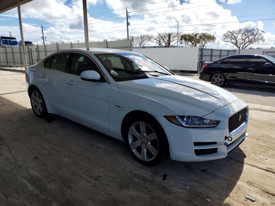 2017 Jaguar Xe Prestige