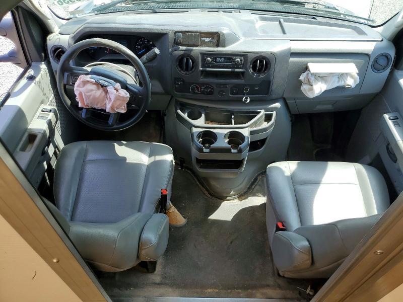 2022 Ford E450 Delivery Truck