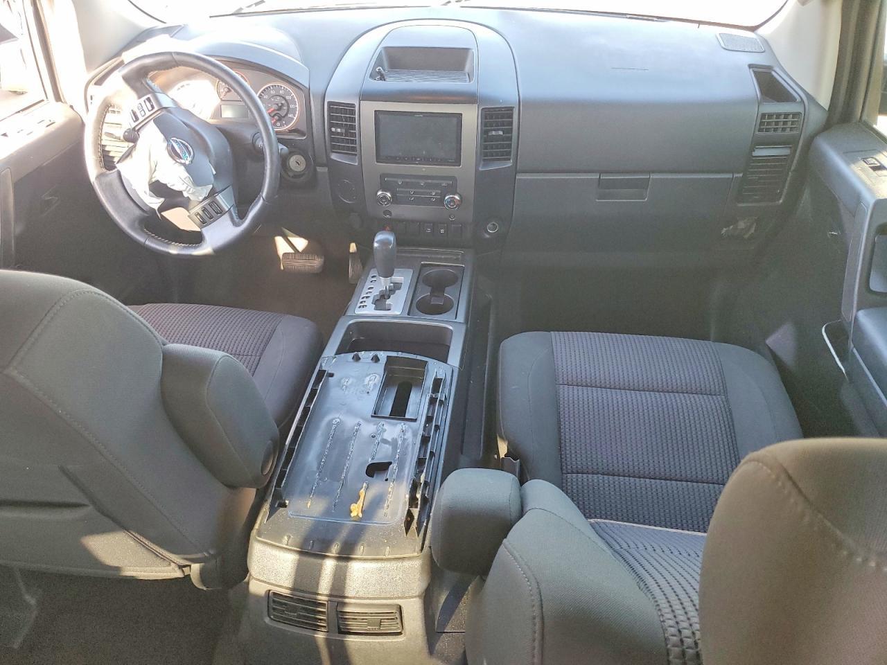 2011 Nissan Titan SV