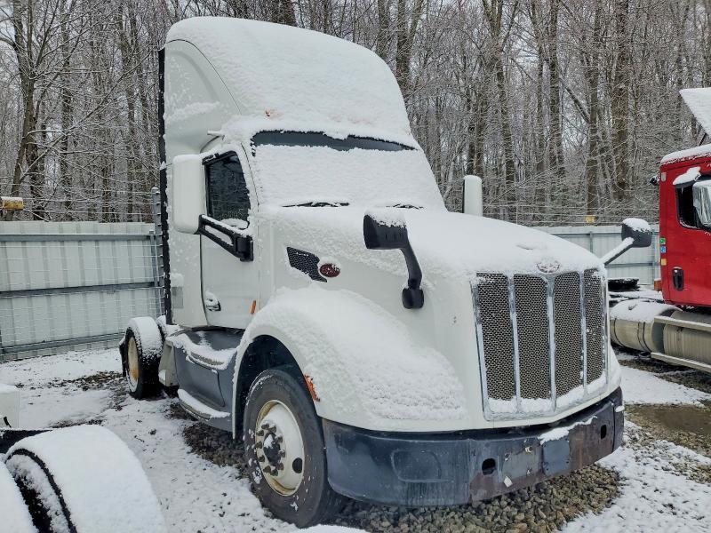 2017 Peterbilt Tractor 2017 Peterbilt 579 Semi Truck