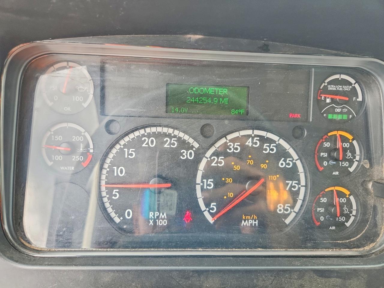 2017 Freigliner 2017 Freightliner Business Class M2 Flatbed Truck