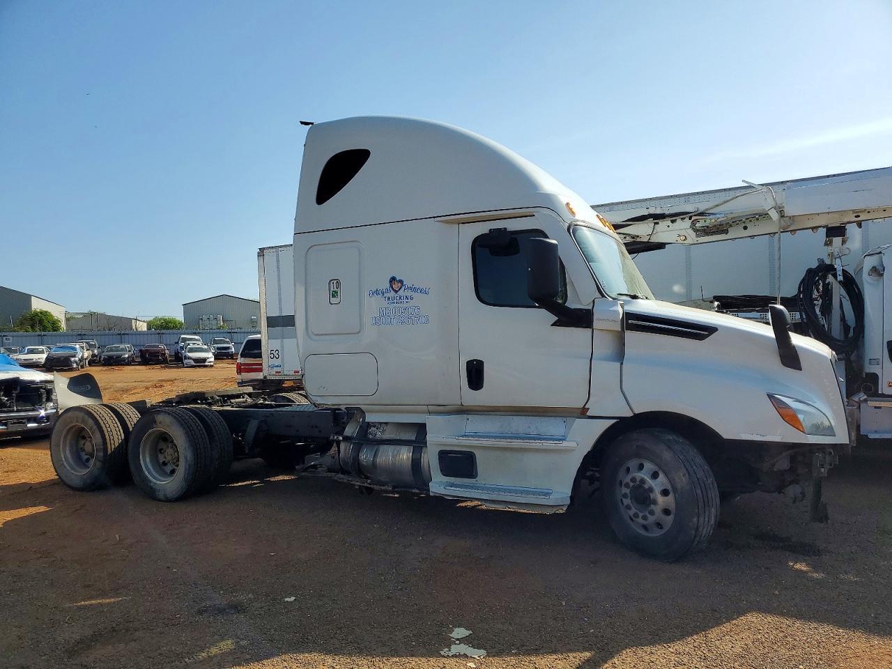 2020 Freightliner Cascadia 126 Semi Truck