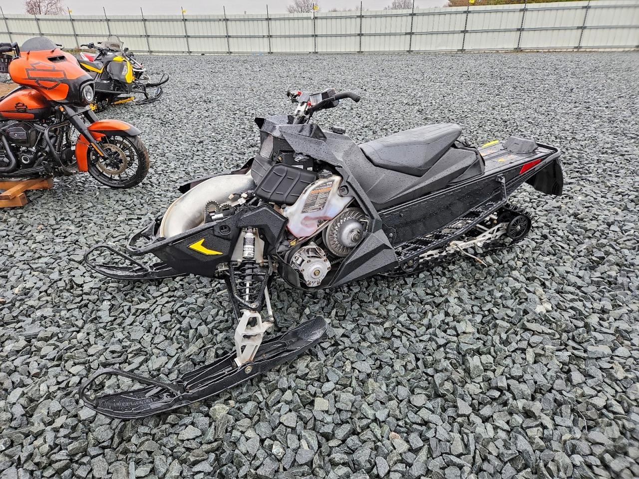 2019 Polaris Axys XC PKG