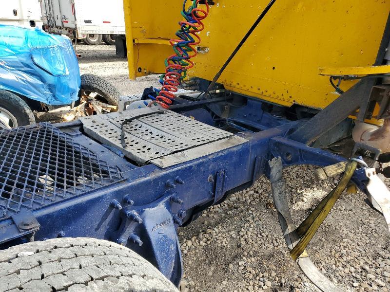 2003 Freightliner Fld120 Semi Truck
