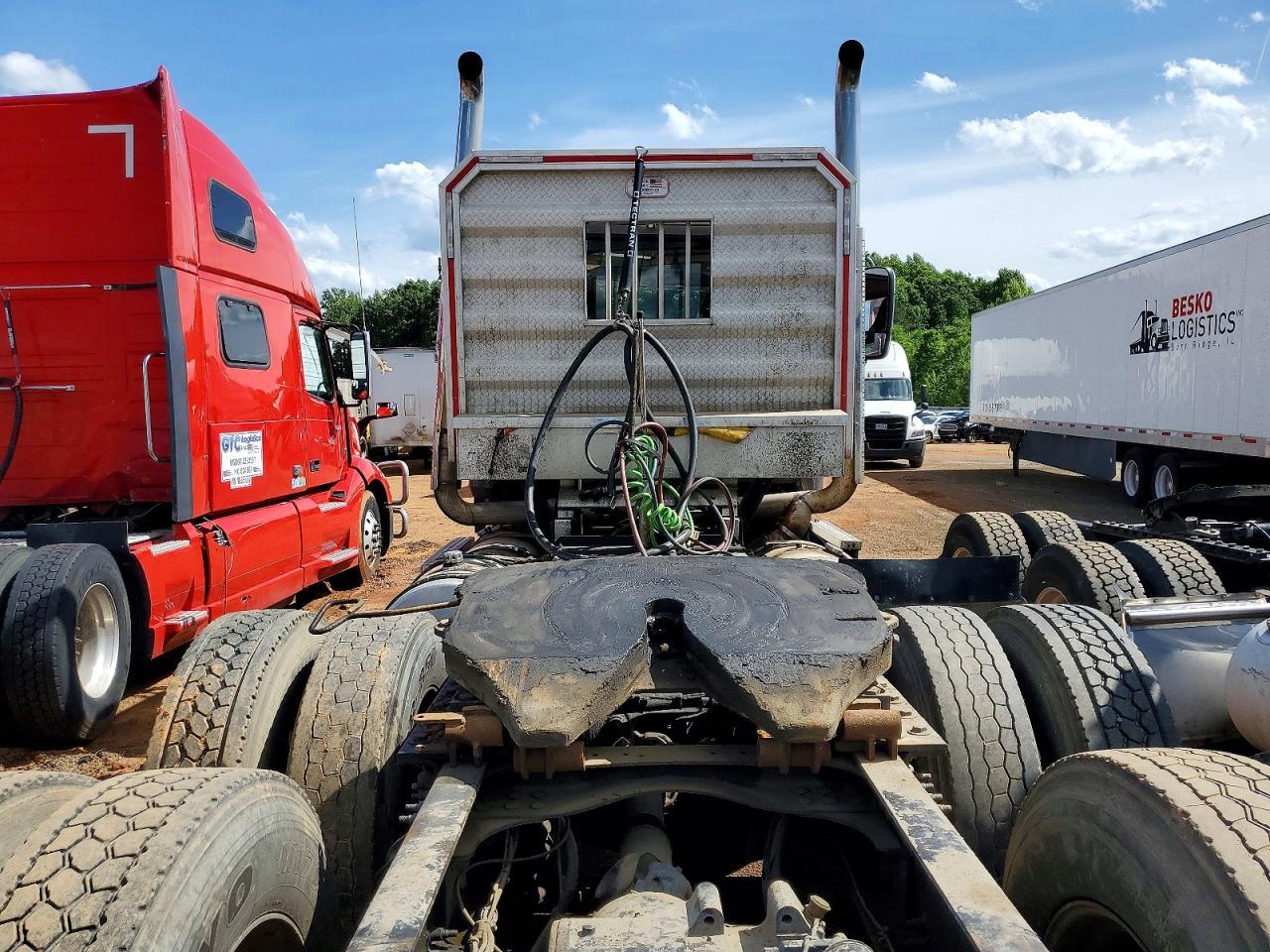 2020 Mack Pinnacle Semi Truck