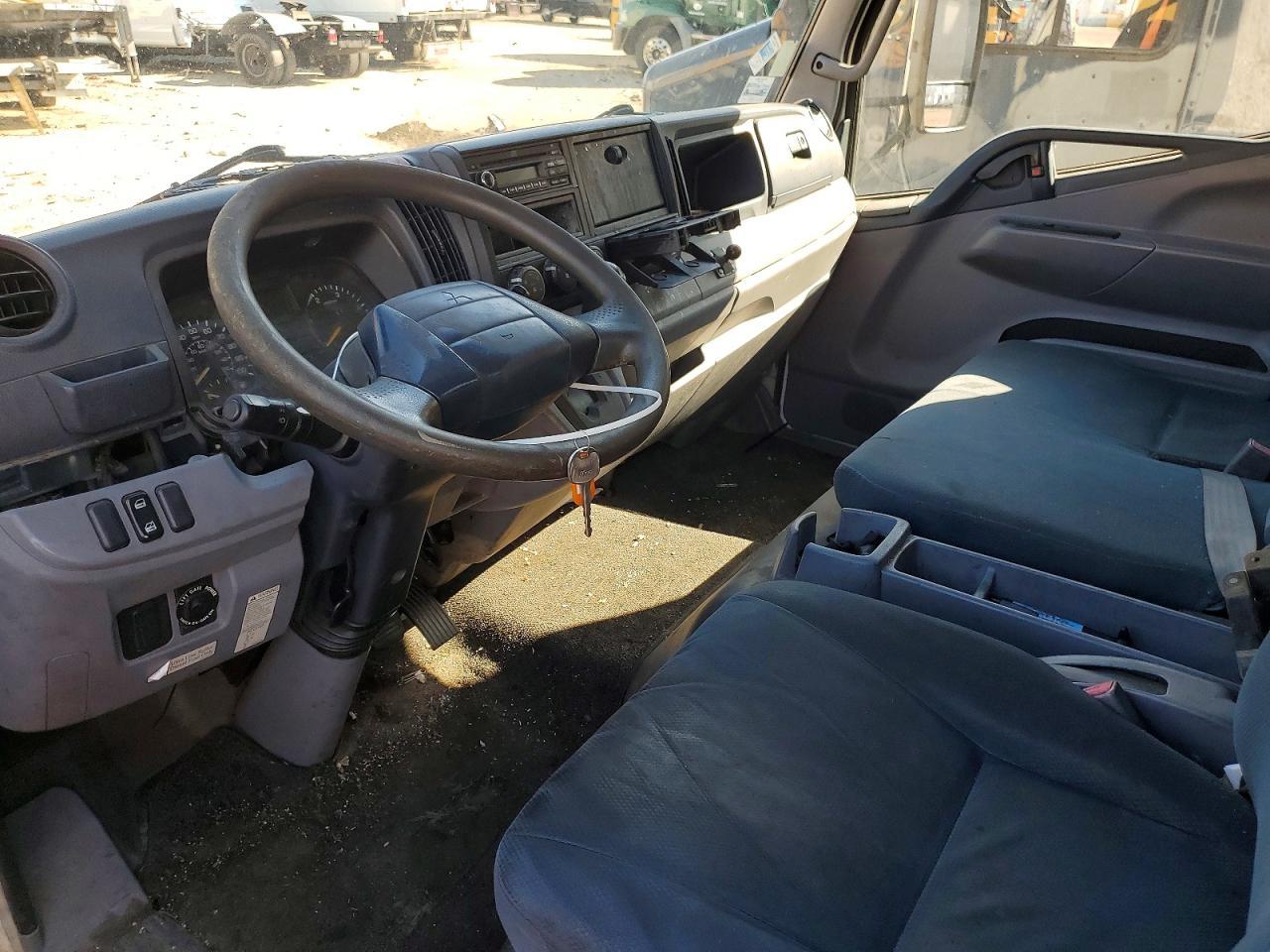 2014 Mitsubishi Fuso BOX Truck