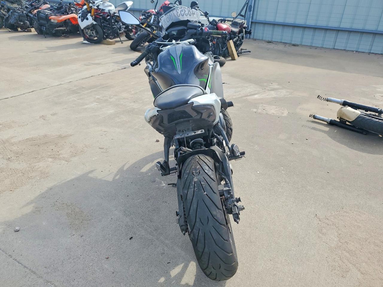 2022 Kawasaki EX650 N