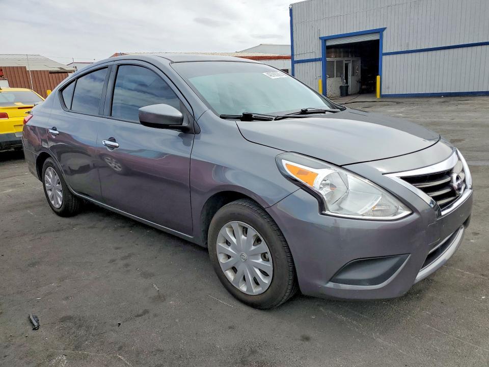 2018 Nissan Versa sv