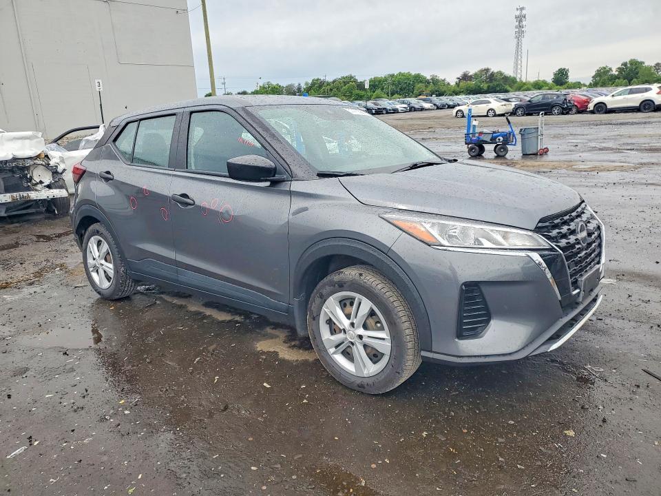 2023 Nissan Kicks s