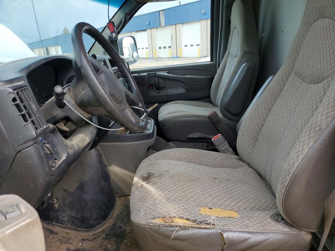 2005 Chevrolet Express Delivery Truck