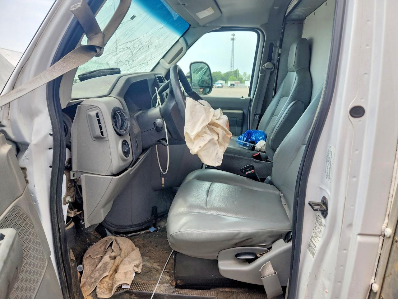 2019 Ford E350 BOX Truck