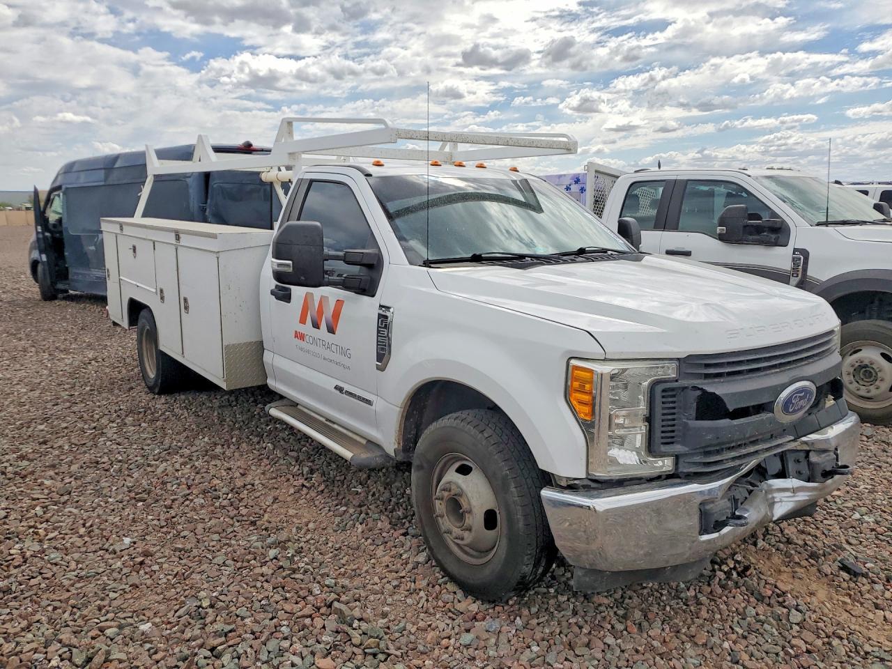 2017 Ford F350 Super Duty Utility / Service Truck