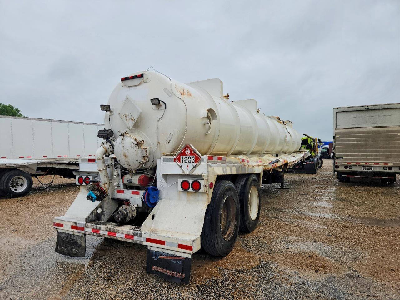 2014 Overland Fuel Tank Trailer
